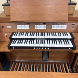 Ahlborn DS-16 two manual digital church organ